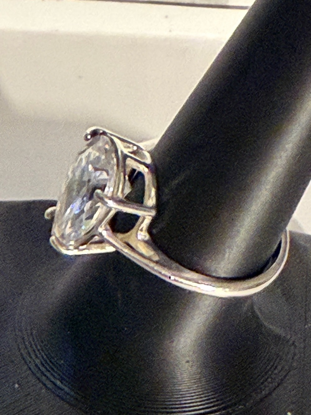 925 Silver Pear-Cut Clear Stone Ring - Sz 7 3/4 - Picture 2 of 8